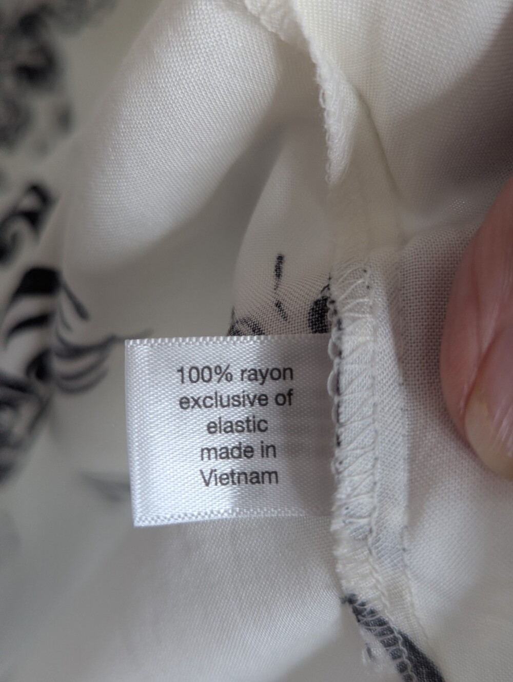 Lane Bryant Size 20 Ivory Black Floral Smocked Rayon Peasant Blouse NWT - Picture 5 of 6